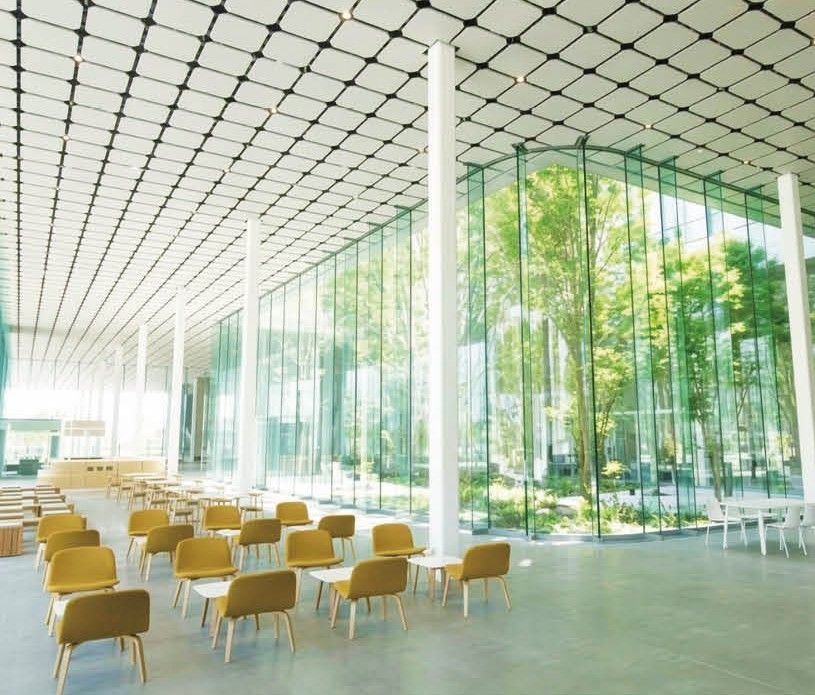 城西大学キャンパス ガラス張りのアトリウム