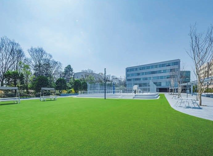 城西大学キャンパス 芝生の広場